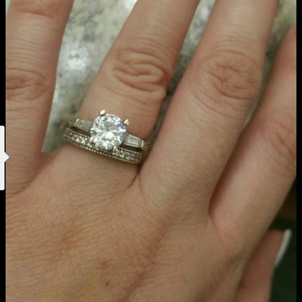 925 sterling Silve sz 7 engagement ring cubic z.